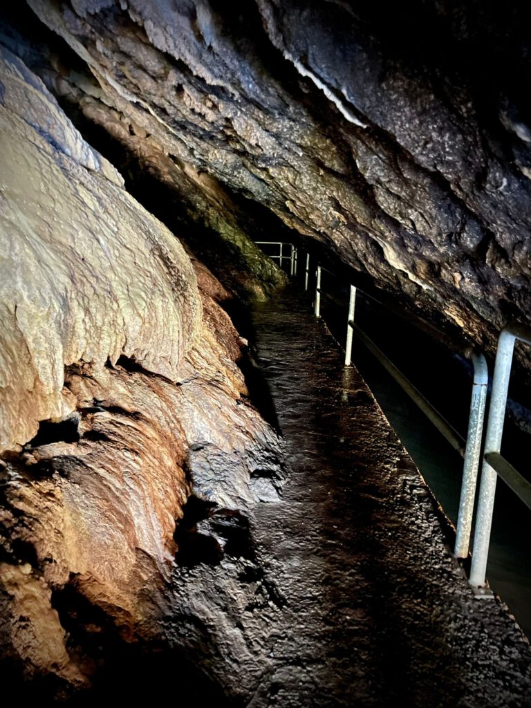 Cueva de las Aguas en Novales