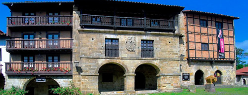 Casas-del-Águila-y-la-Parra-en-Santillana-del-Mar