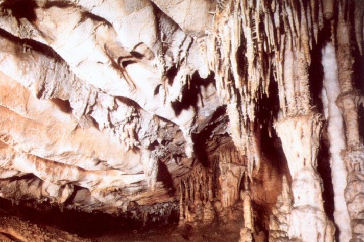 Cueva de Las Chimeneas en Puente Viesgo