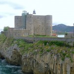 Castillo y faro de Santa Ana en Castro Urdiales