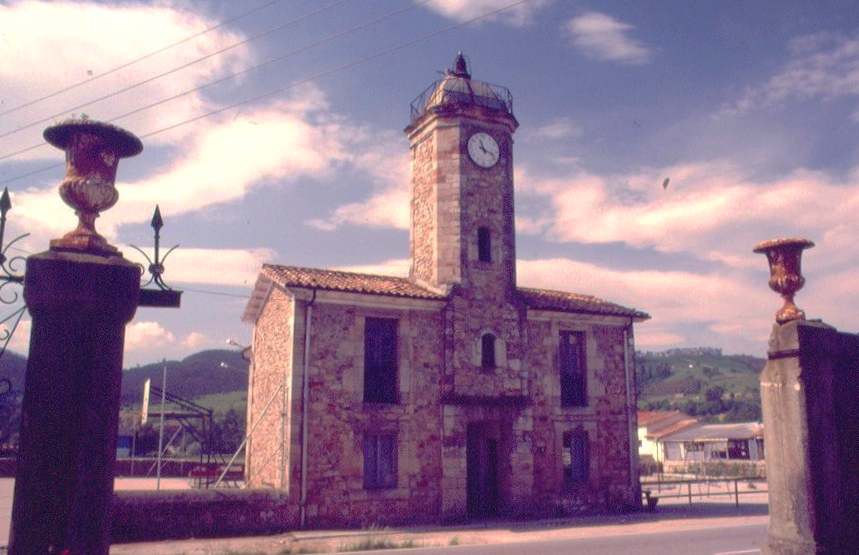 La Torre del Reloj en Pomaluengo la torre del reloj en pomaluengo