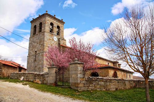 Iglesia de Santa María la Mayor en Navamuel