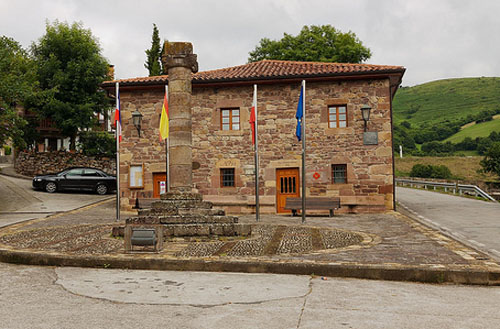 Ayuntamiento y Cárcel en Pesquera