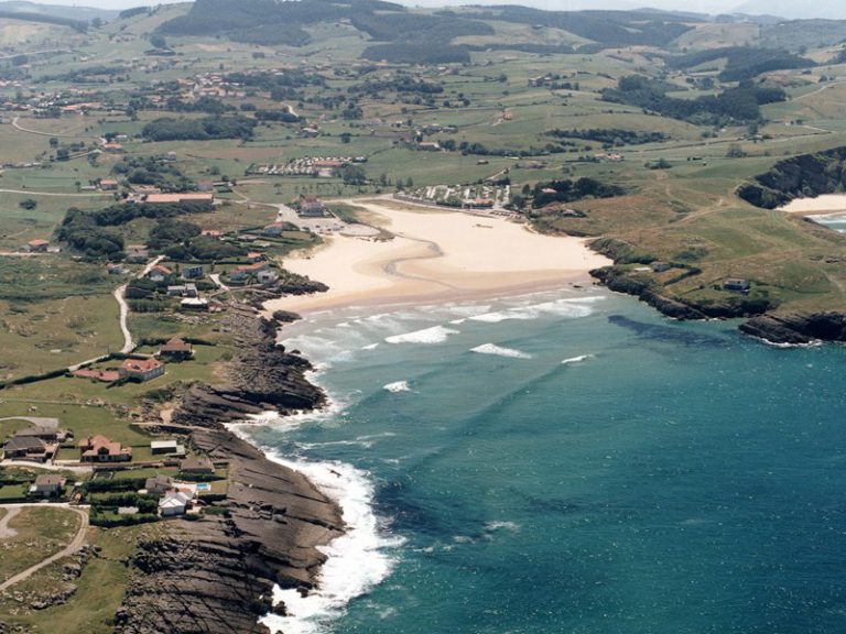 Yacimiento al aire libre de la playa de Cuberris en Ajo