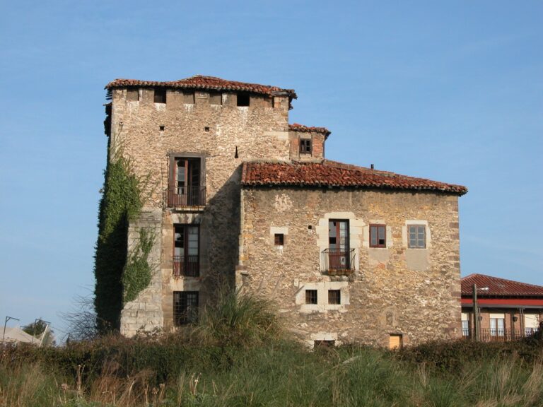Casa-Torre de los Calderón de la Barca en Viveda