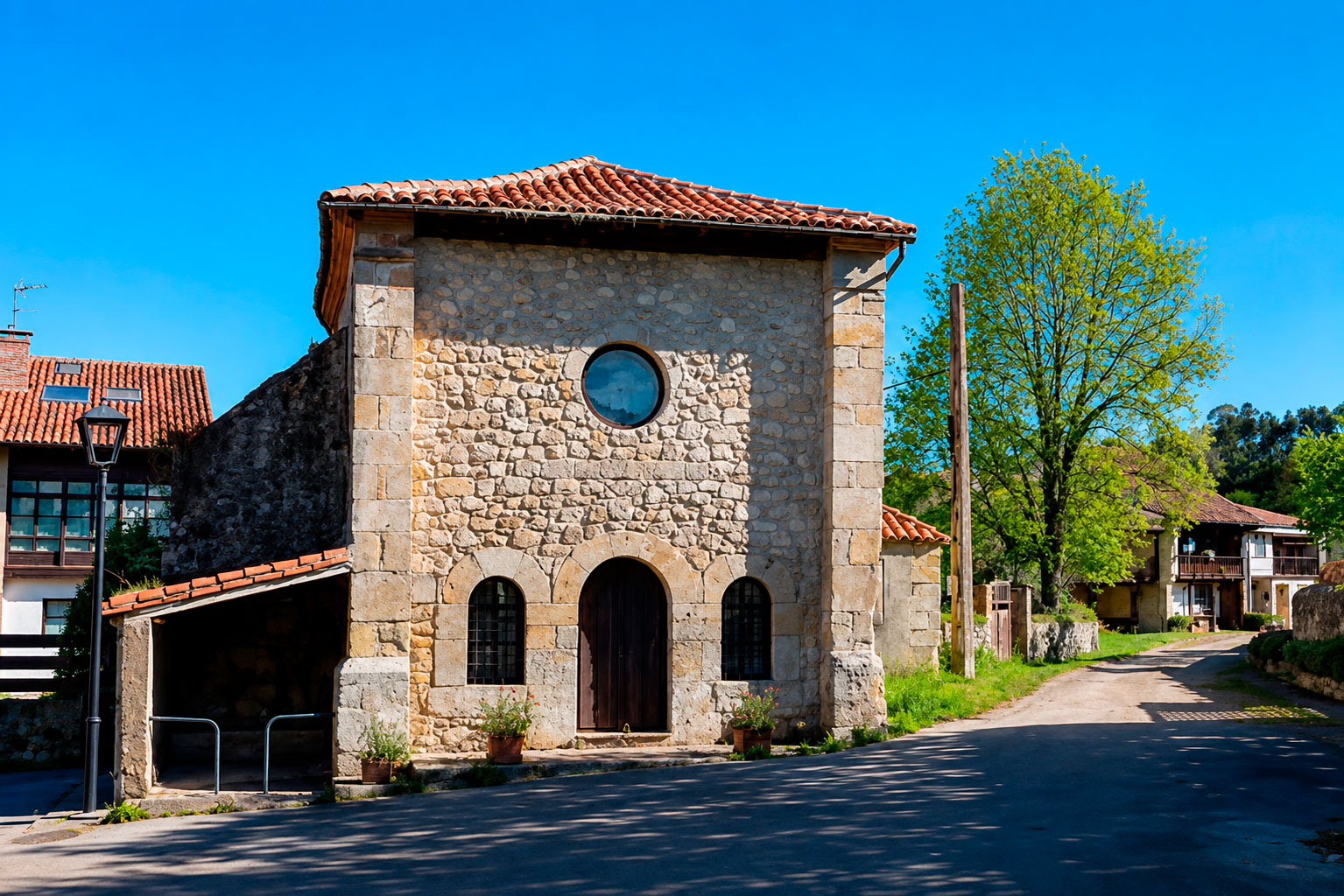 Ermita de San Miguel en Rioturbio, Comillas