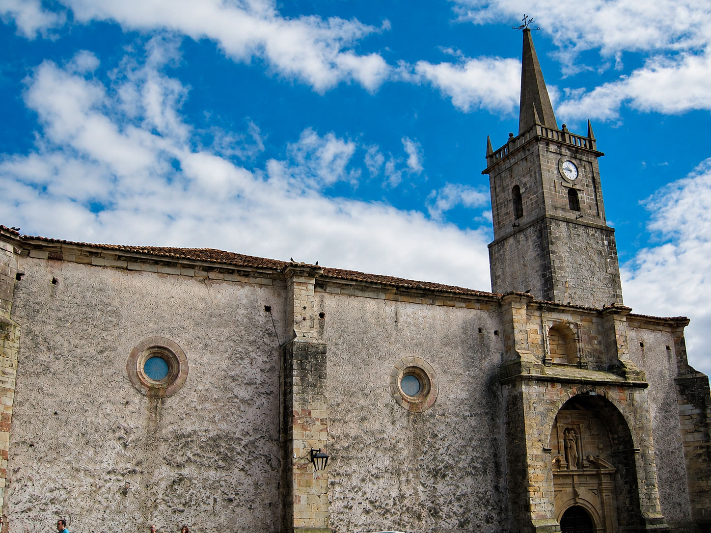 Iglesia de San Cristóbal en Comillas, Cantabria