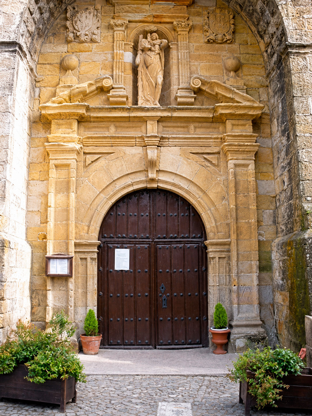 Iglesia de San Cristóbal en Comillas, Cantabria