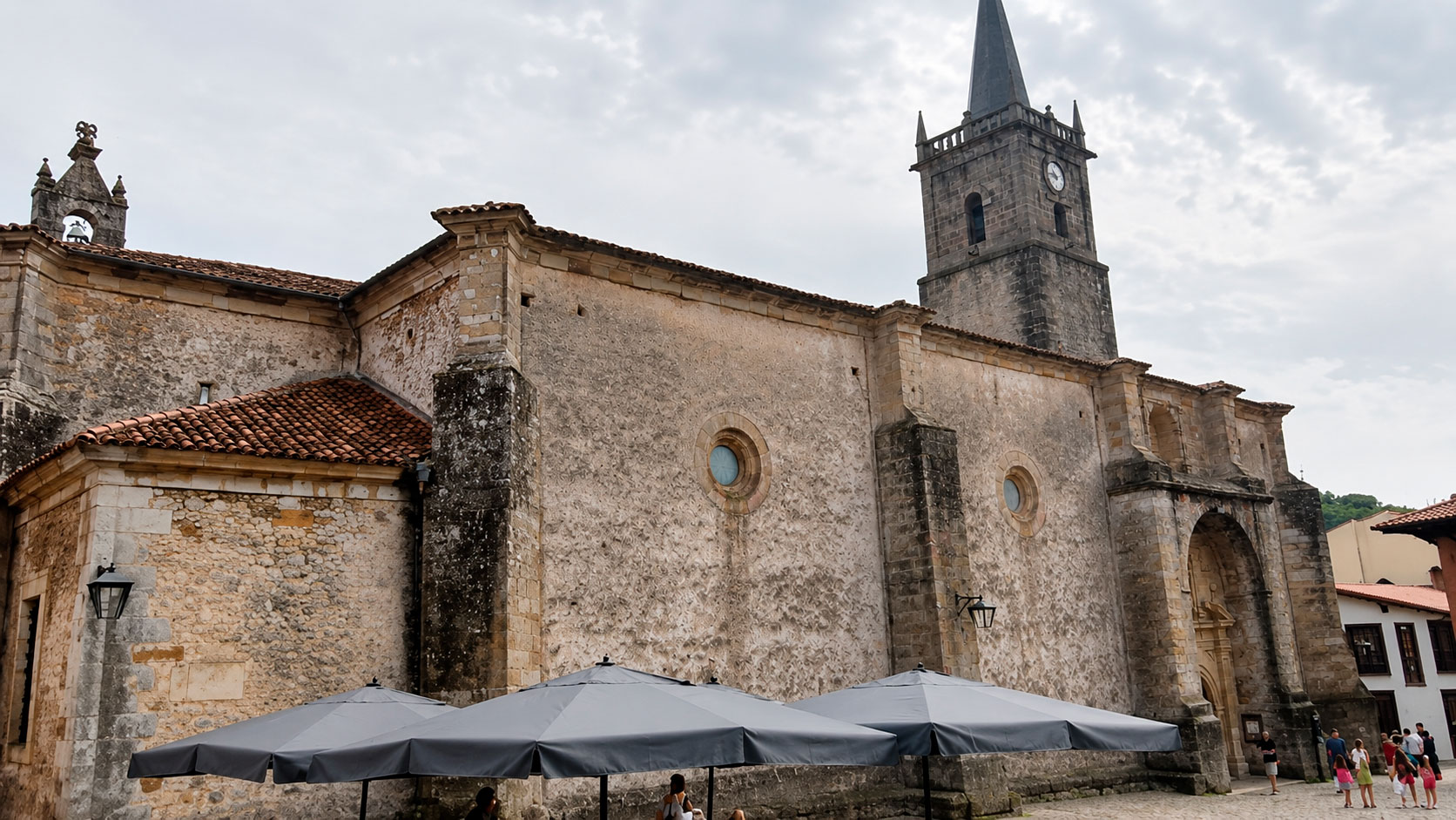 Iglesia de San Cristóbal en Comillas, Cantabria