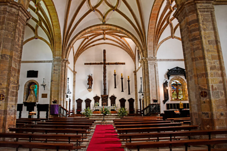 Iglesia de San Cristóbal en Comillas, Cantabria