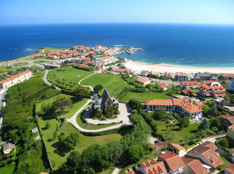 Casa del Duque de Almodóvar del Río de Comillas