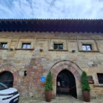 Fachada de la Casa de Leonor de la Vega en Santillana del Mar