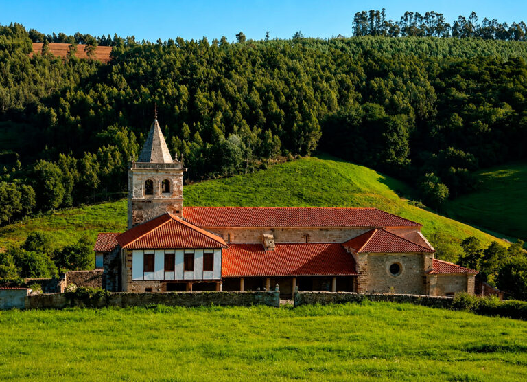 Iglesia de San Adrián en Ruiseñada, Comillas