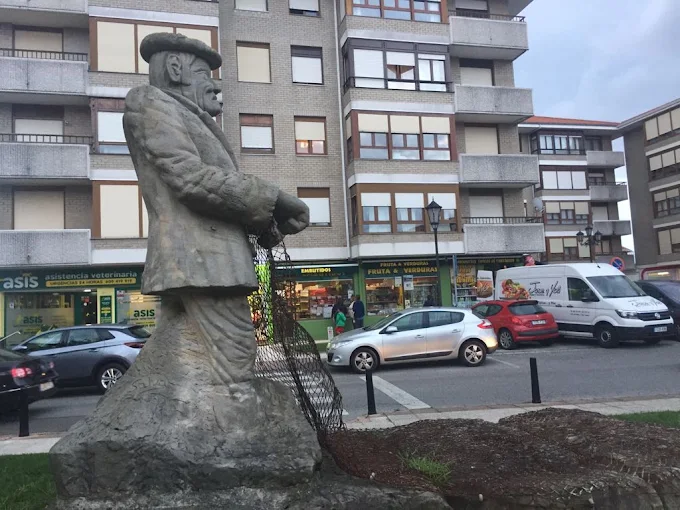 Escultura El Pescador en Suances