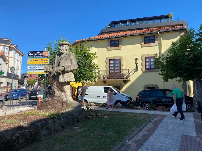 Escultura El Pescador, Suances - vista 3
