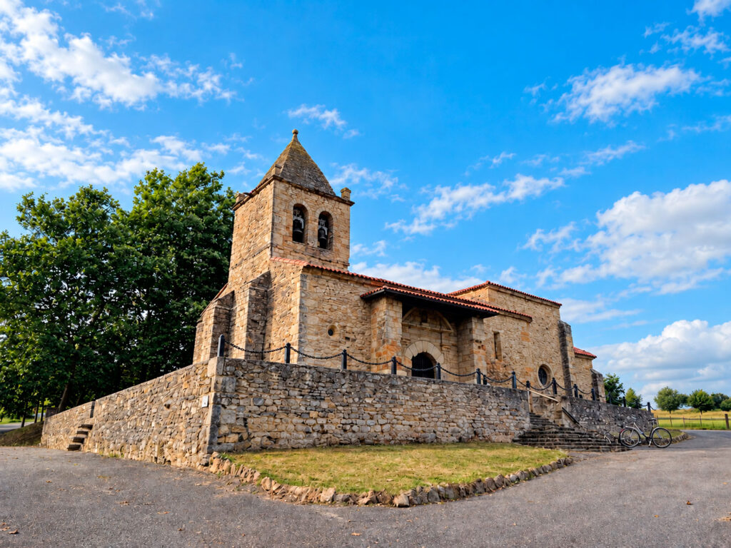 Iglesia de Santiago de Ongayo - vista 3