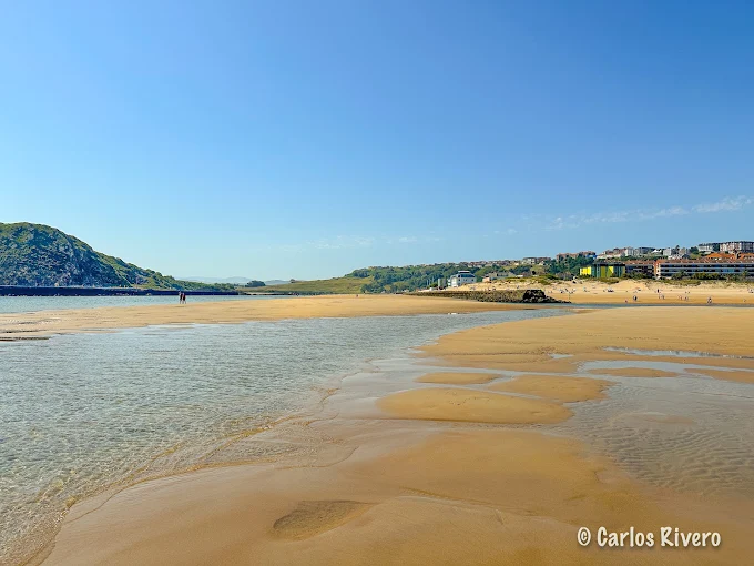Zona deportiva en la playa de La Concha de Suances