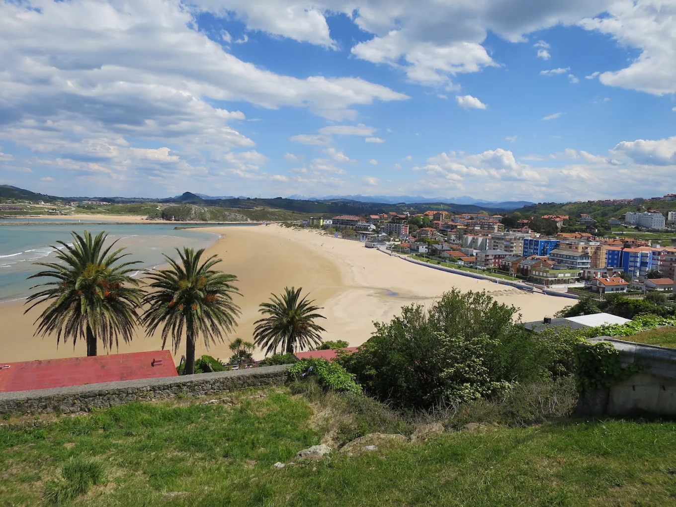 Vista panorámica de la playa de La Concha de Suances