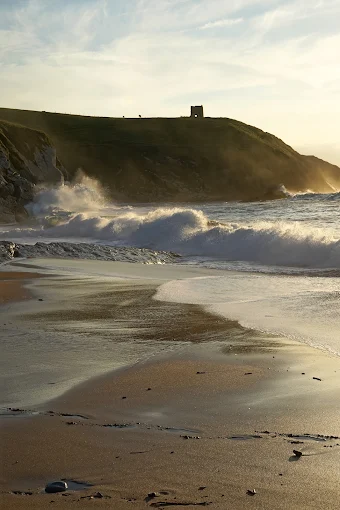 Olas entrando en la playa del Sable de Tagle con oleaje moderado