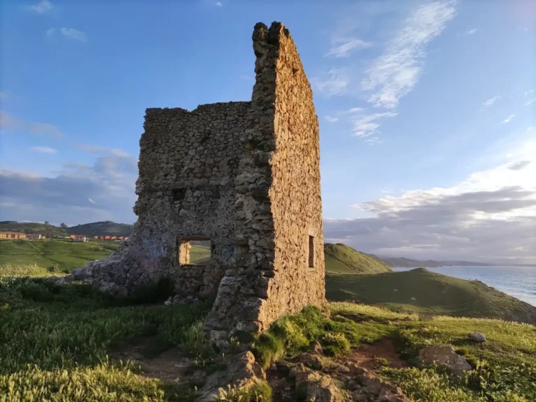 Torreón de San Telmo en Ubiarco
