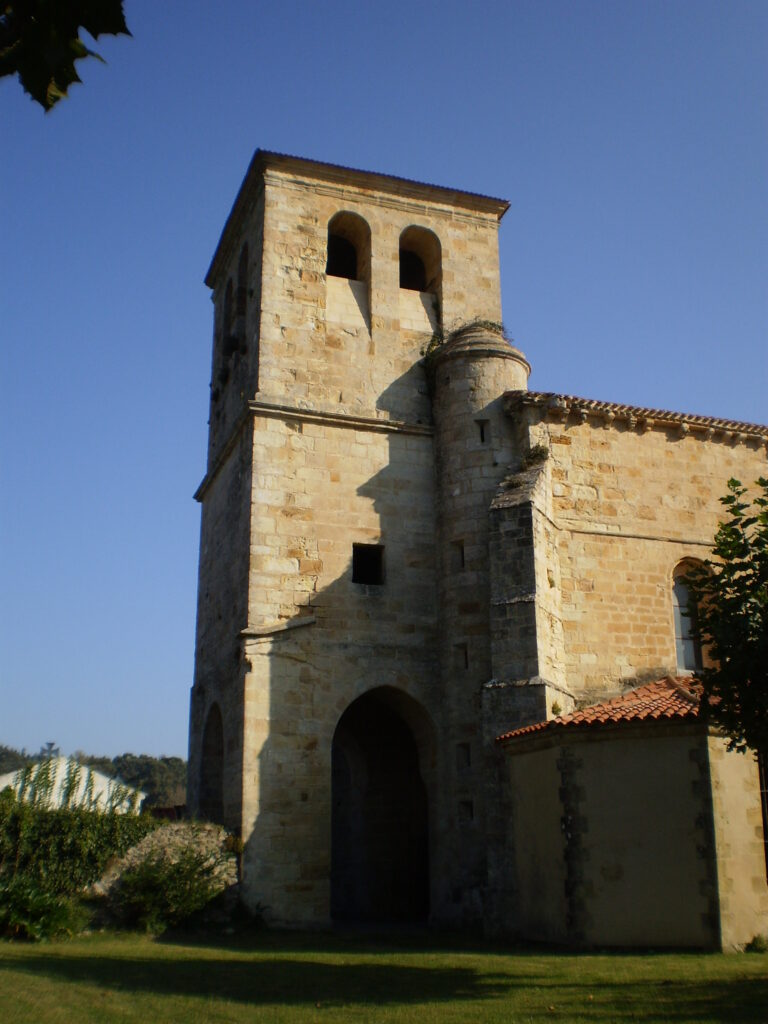 Campanario de la iglesia de San Pedro en Castillo Siete Villas