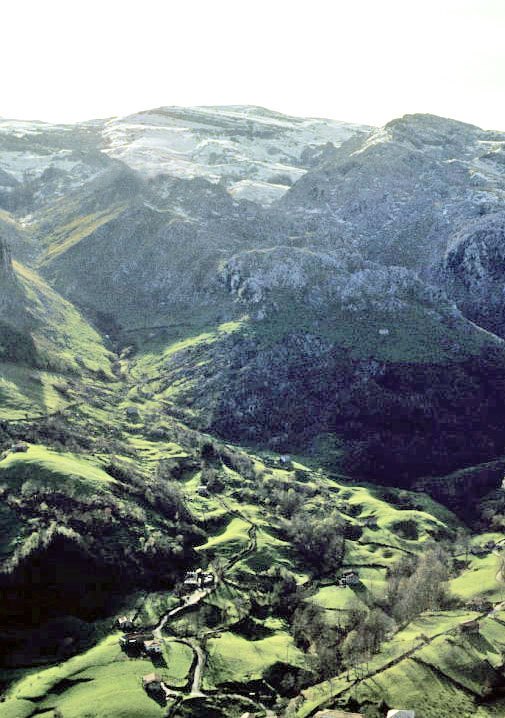 Vista del pueblo de Bustablado, municipio de Cabezón de la Sal