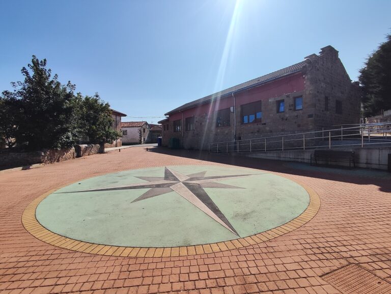 Plaza de Bolmir, localidad de Campoo de Enmedio