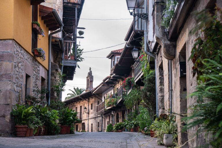 Centro histórico y torreones de Cartes