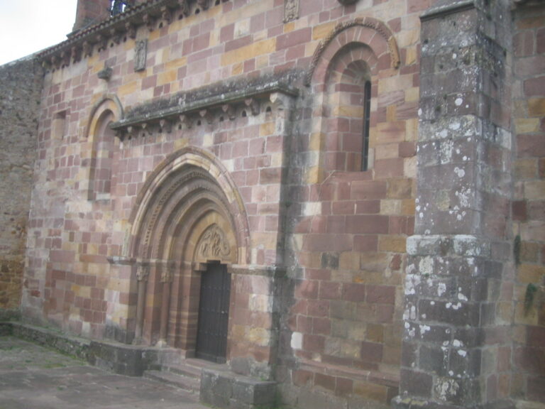 Iglesia románica de Santa María de Yermo