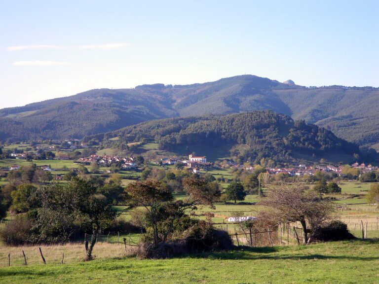 Vista del valle de Sámano desde el entorno de Santullán
