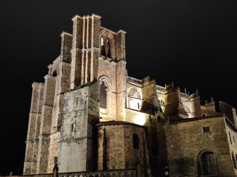 Exterior de la iglesia gótica de Santa María de la Asunción