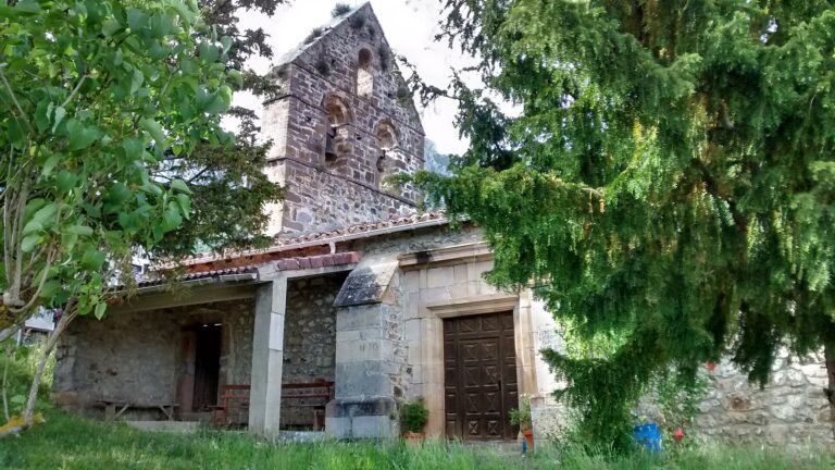 Iglesia de Santiago en Colio