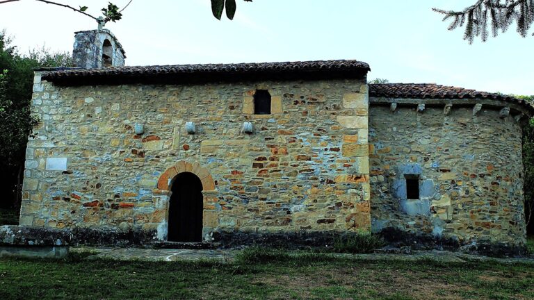Ermita de San Román, en el término municipal de Escalante