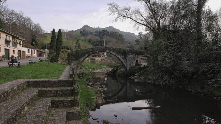 Puente Mayor de Liérganes sobre el río Miera