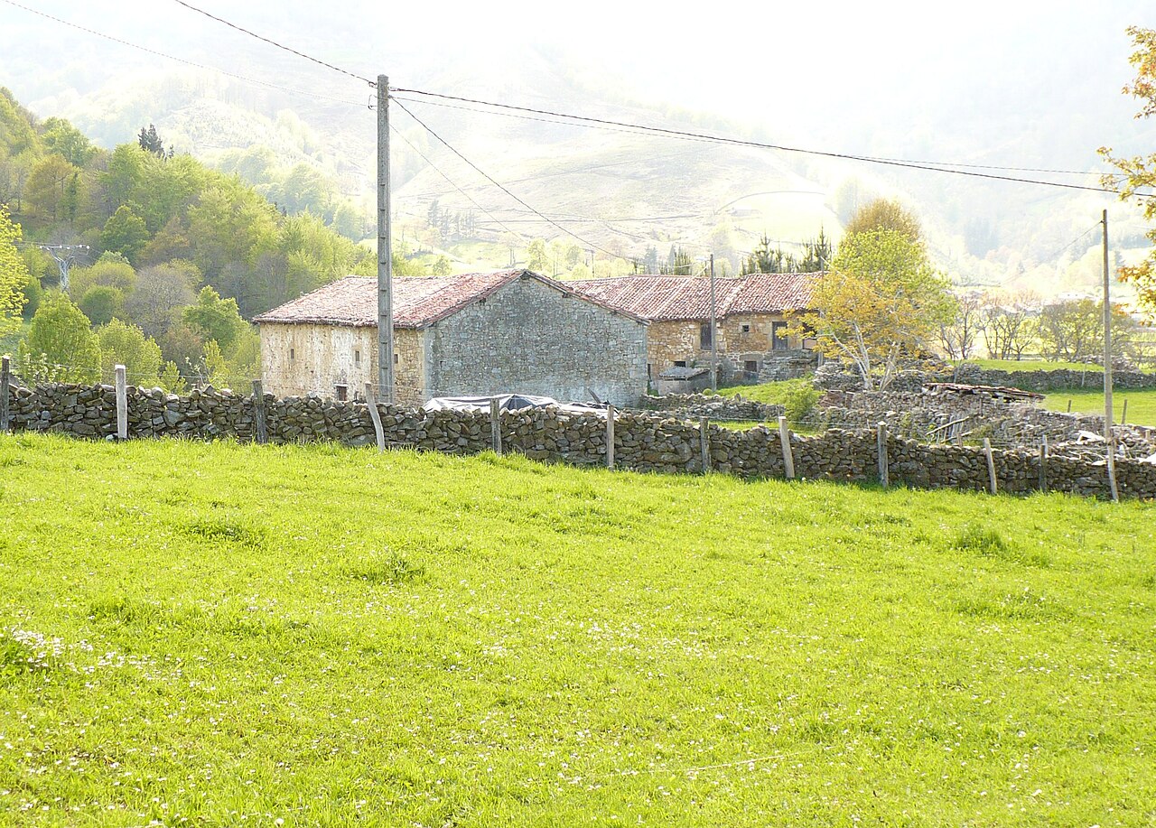 Casas de Carrascal de San Miguel, en Luena