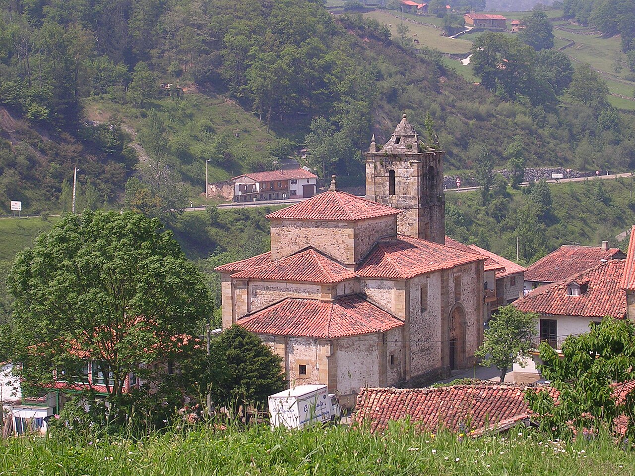 Iglesia parroquial de San Andrés de Luena