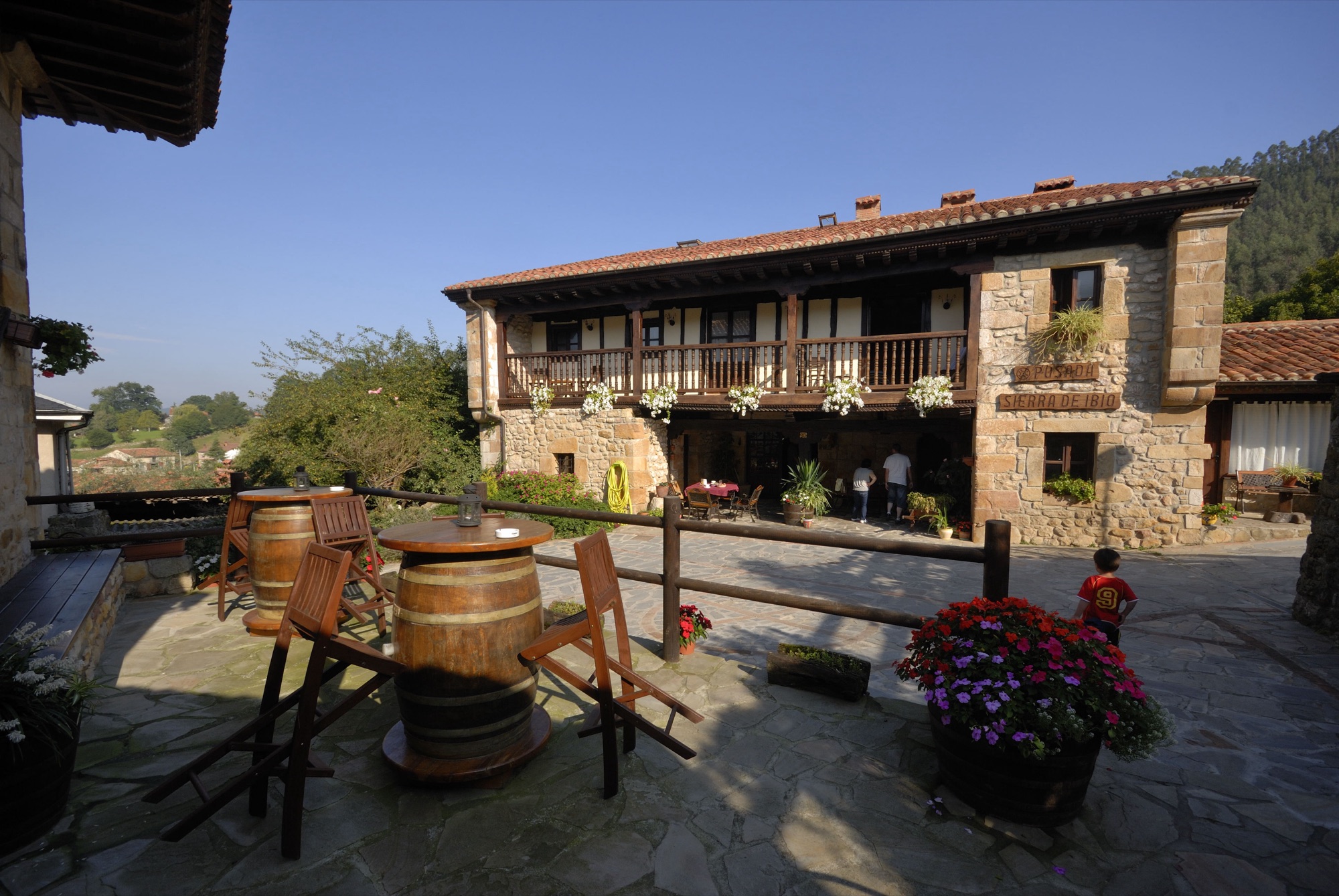 Paisaje y casas de Sierra de Ibio