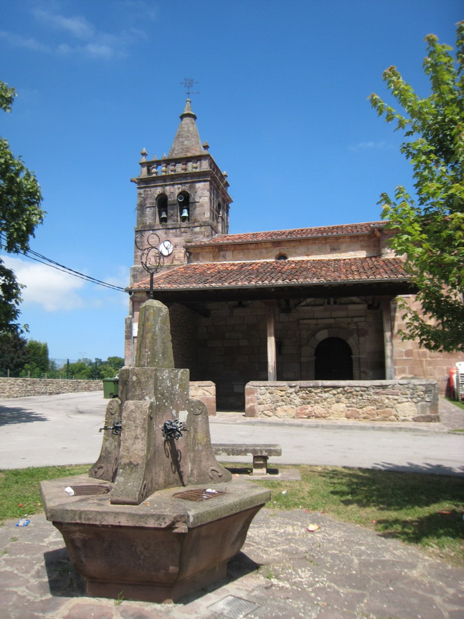 Iglesia de Cos, en Mazcuerras