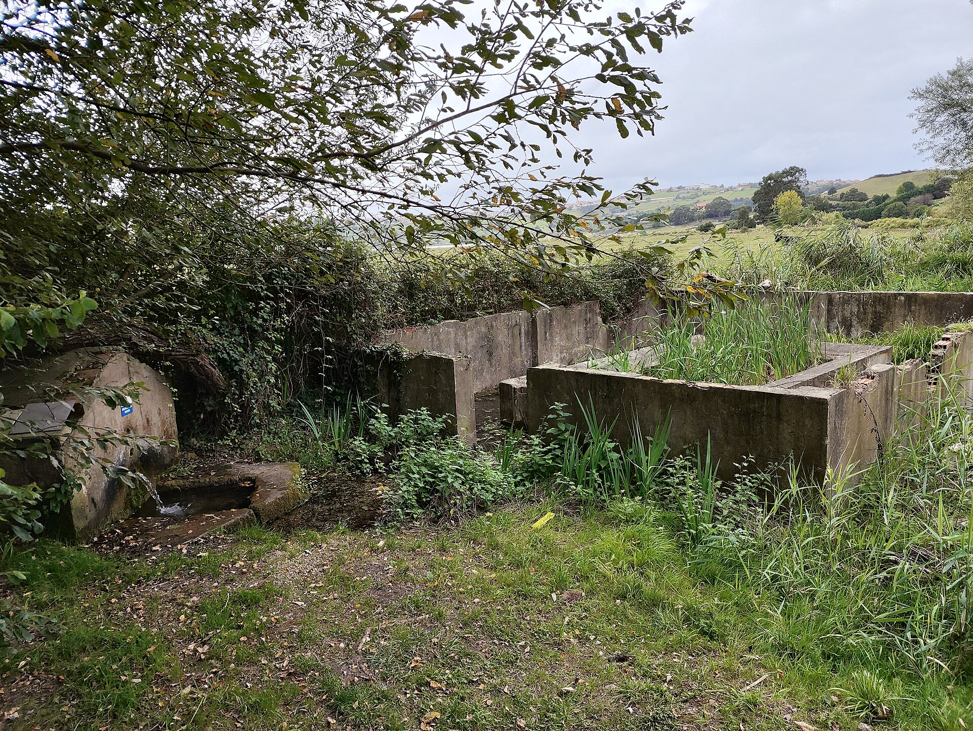 Fuente y lavadero de Cudón
