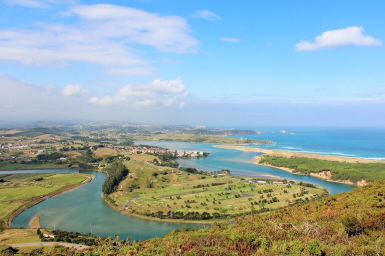 Estuario del Pas y ría de Mogro
