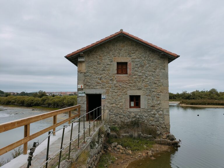 Molino de mareas de Victoria en Noja