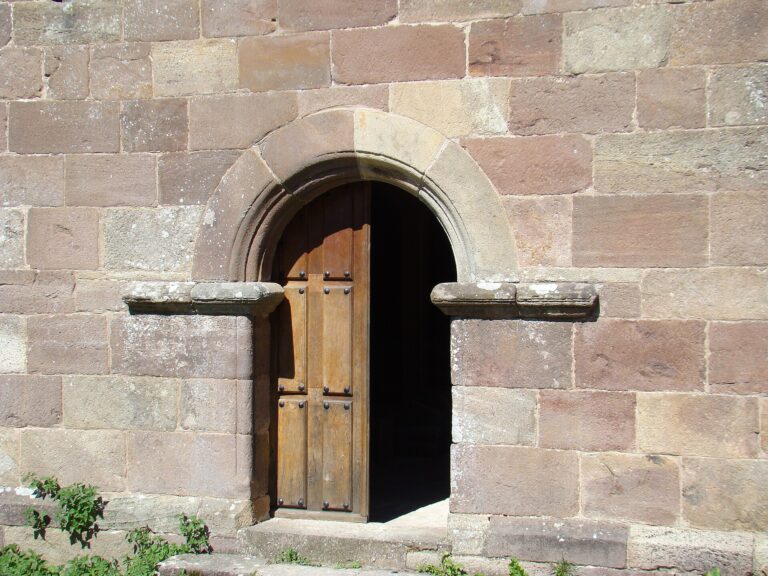 Portada de la ermita de Nuestra Señora en Somaconcha