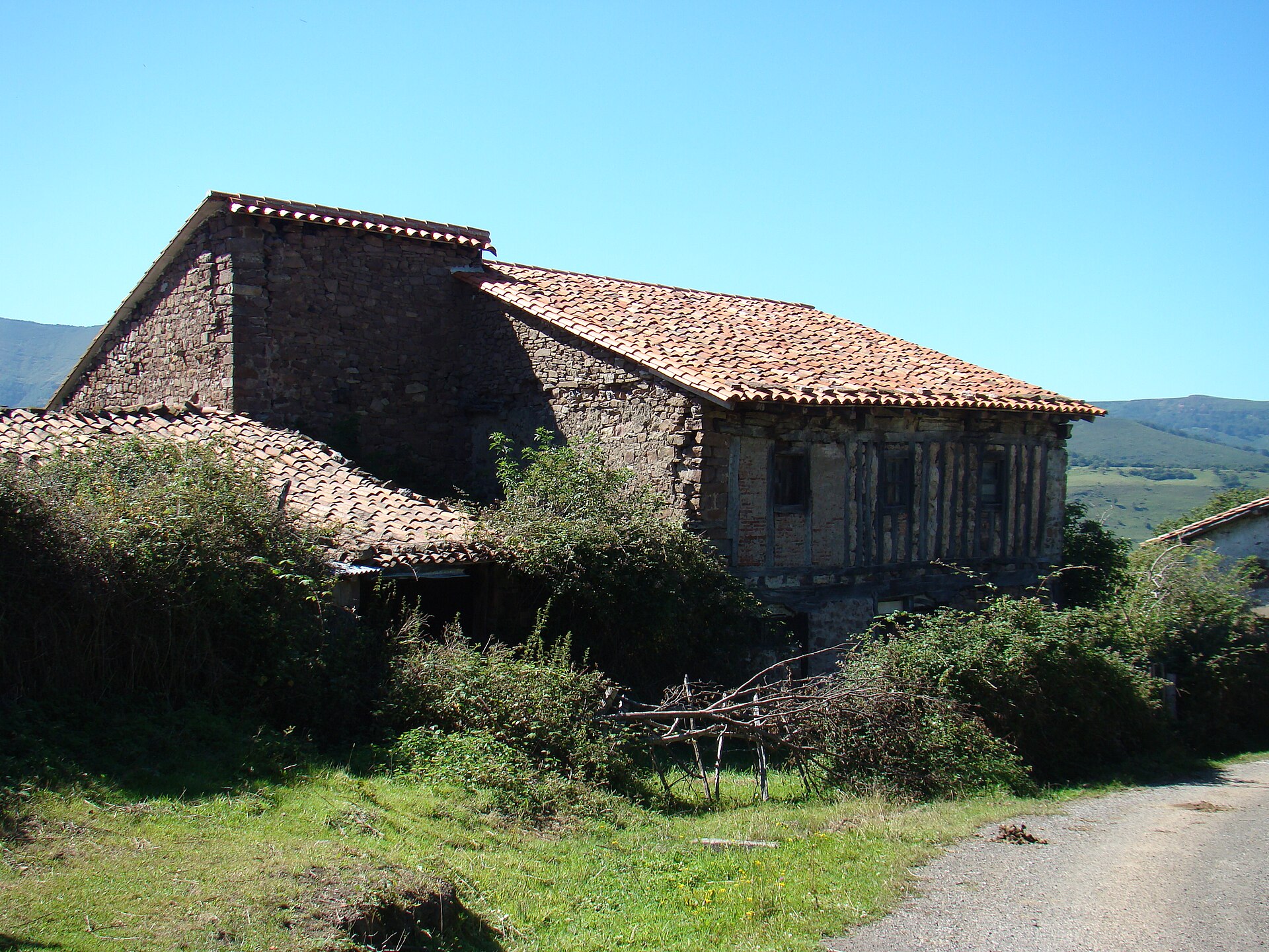Casas y paisaje del despoblado de Somaconcha