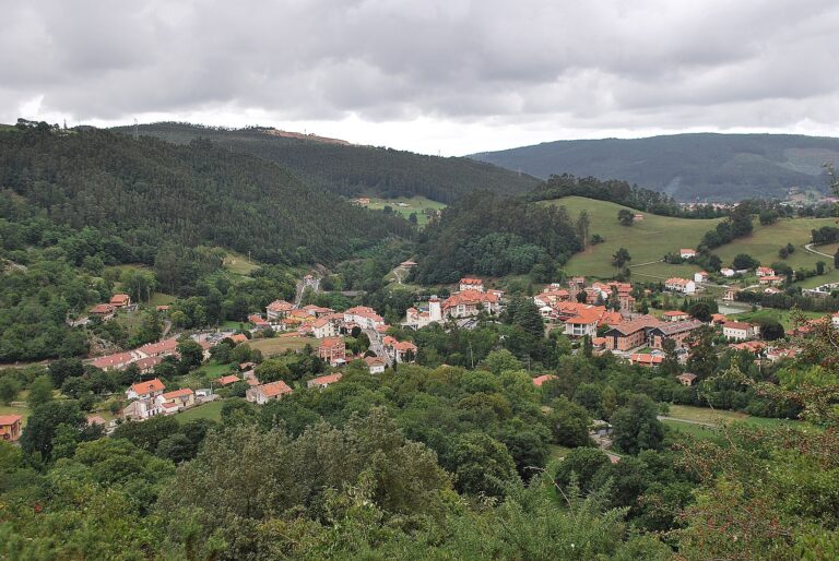 Vista de Puente Viesgo y el valle del Pas
