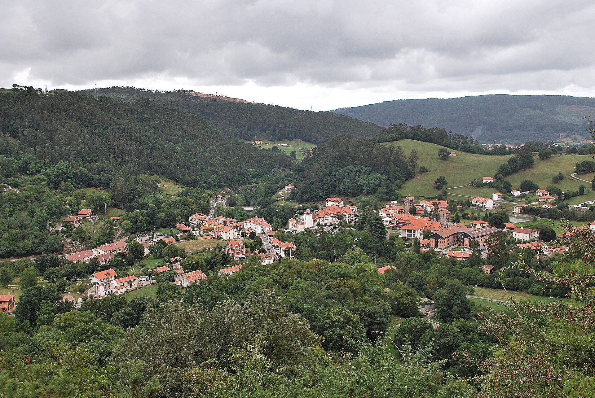 Vista de Puente Viesgo y el valle del Pas