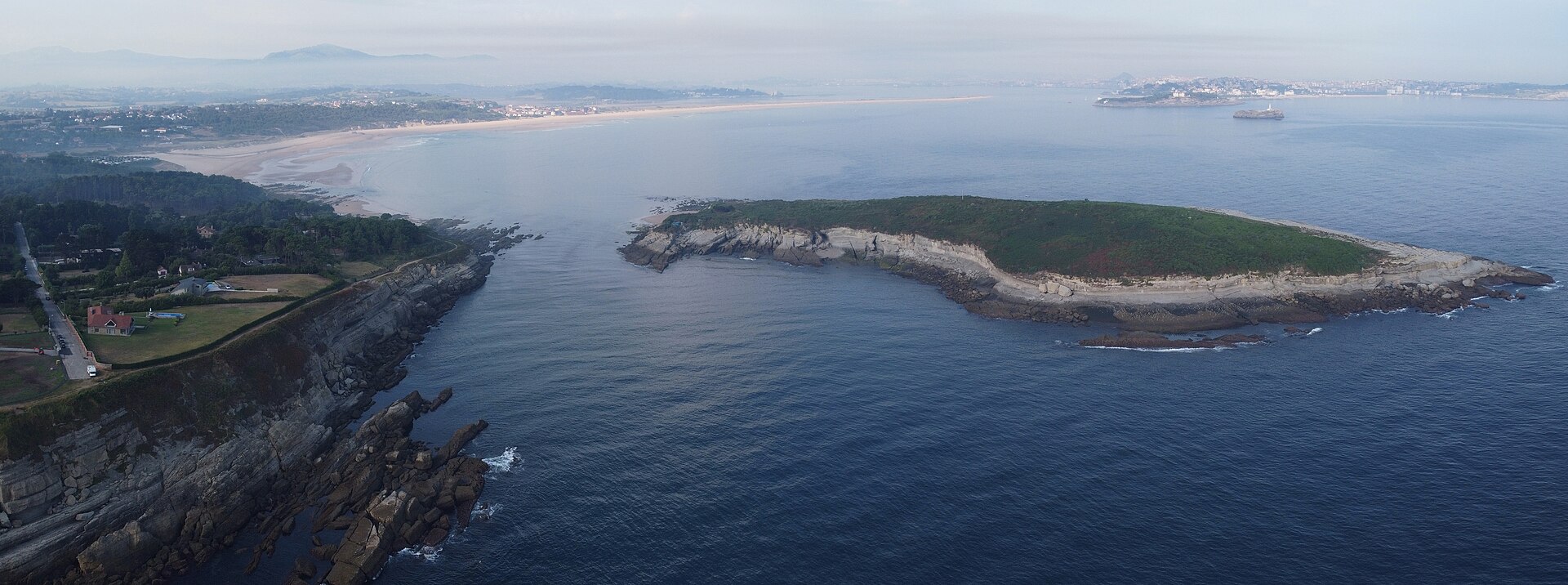 Isla de Santa Marina frente a Loredo