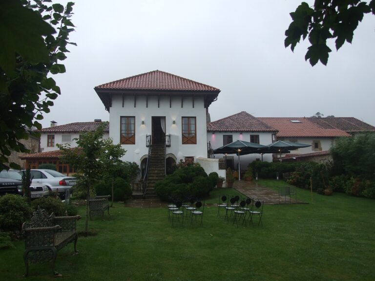 Casa-Palacio de los Mazarrasa, actual sede del Cenador de Amós, en Villaverde de Pontones