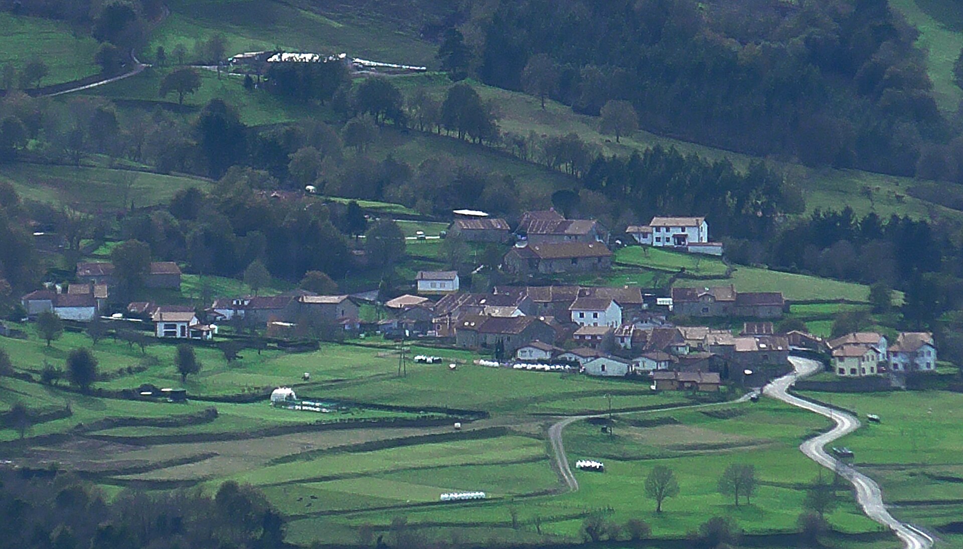 Vista de Lamiña desde la Sierra del Escudo de Cabuérniga