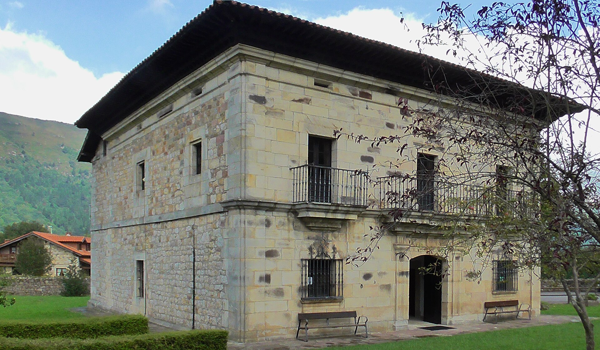 Palacio de Mier, inmueble declarado Bien de Interés Cultural en Ruente
