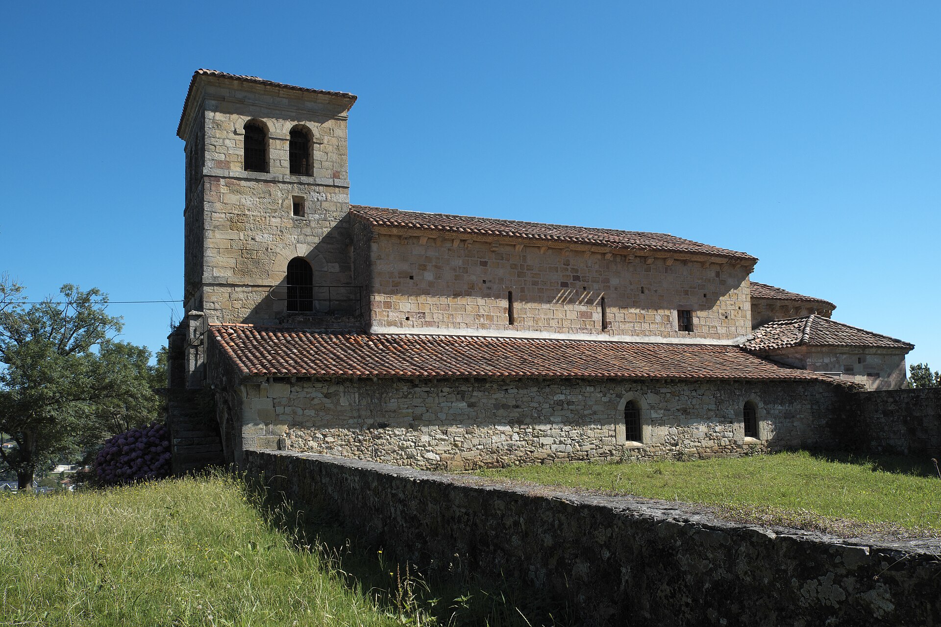 Iglesia románica de San Andrés en Argomilla, vista exterior